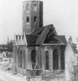 Zerstörte Kirche im Jahr 1944